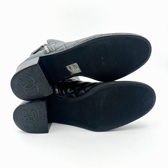 CHANEL Black CC Logo Quilted Ankle Boots Size 39 Velvet Cap Toe Zip Moto Leather - Picture 9 of 13